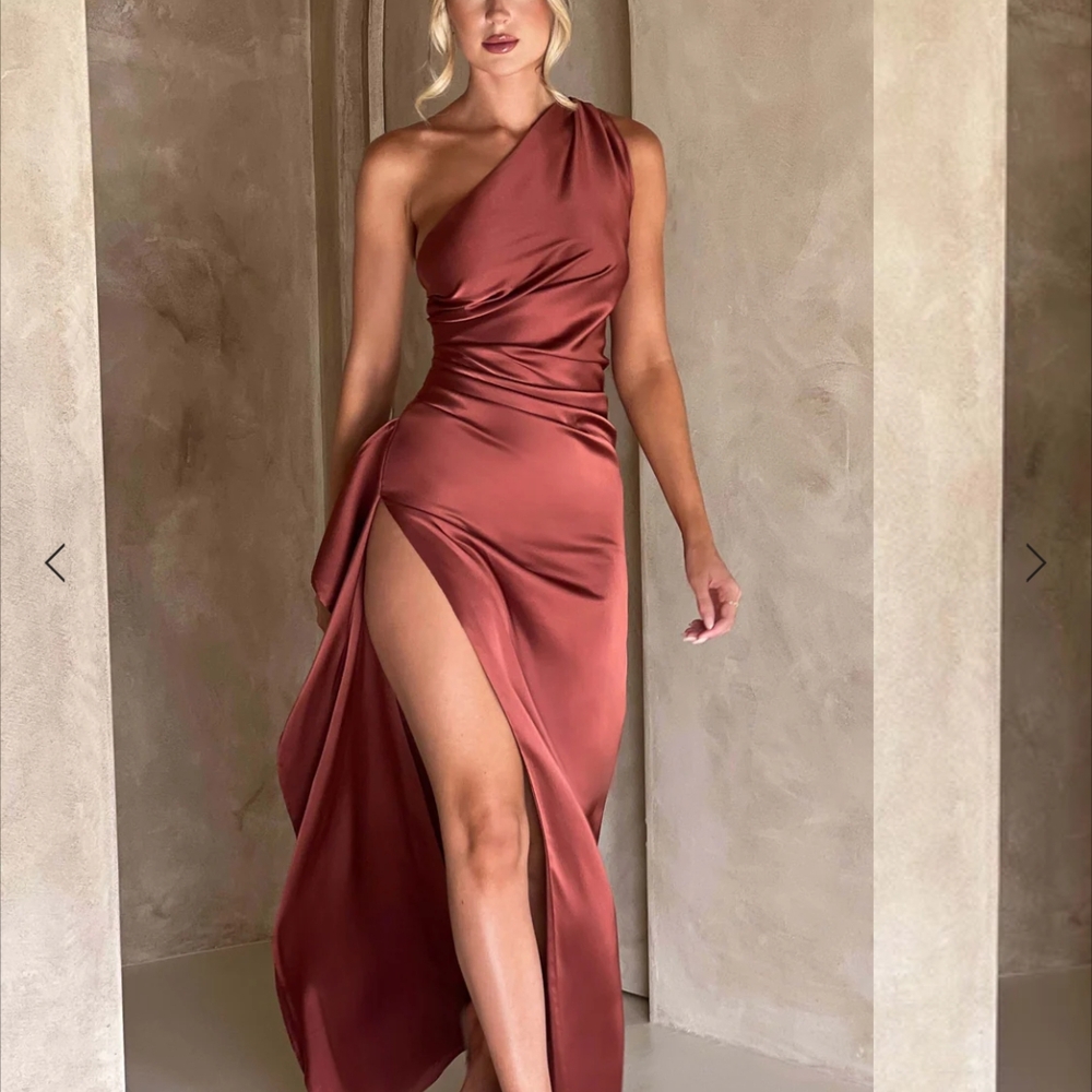 Elegant One-Shoulder Satin Wedding Dress